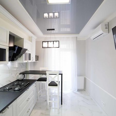 Leogrand Apartments On Kulisha 36 Лвив Екстериор снимка