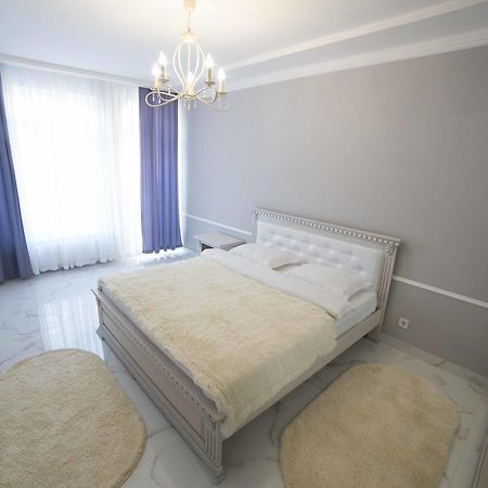 Leogrand Apartments On Kulisha 36 Лвив Екстериор снимка