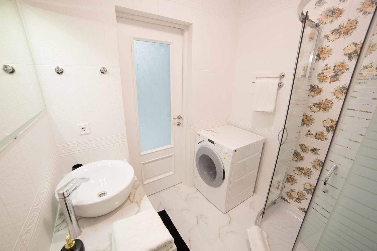 Leogrand Apartments On Kulisha 36 Лвив Екстериор снимка