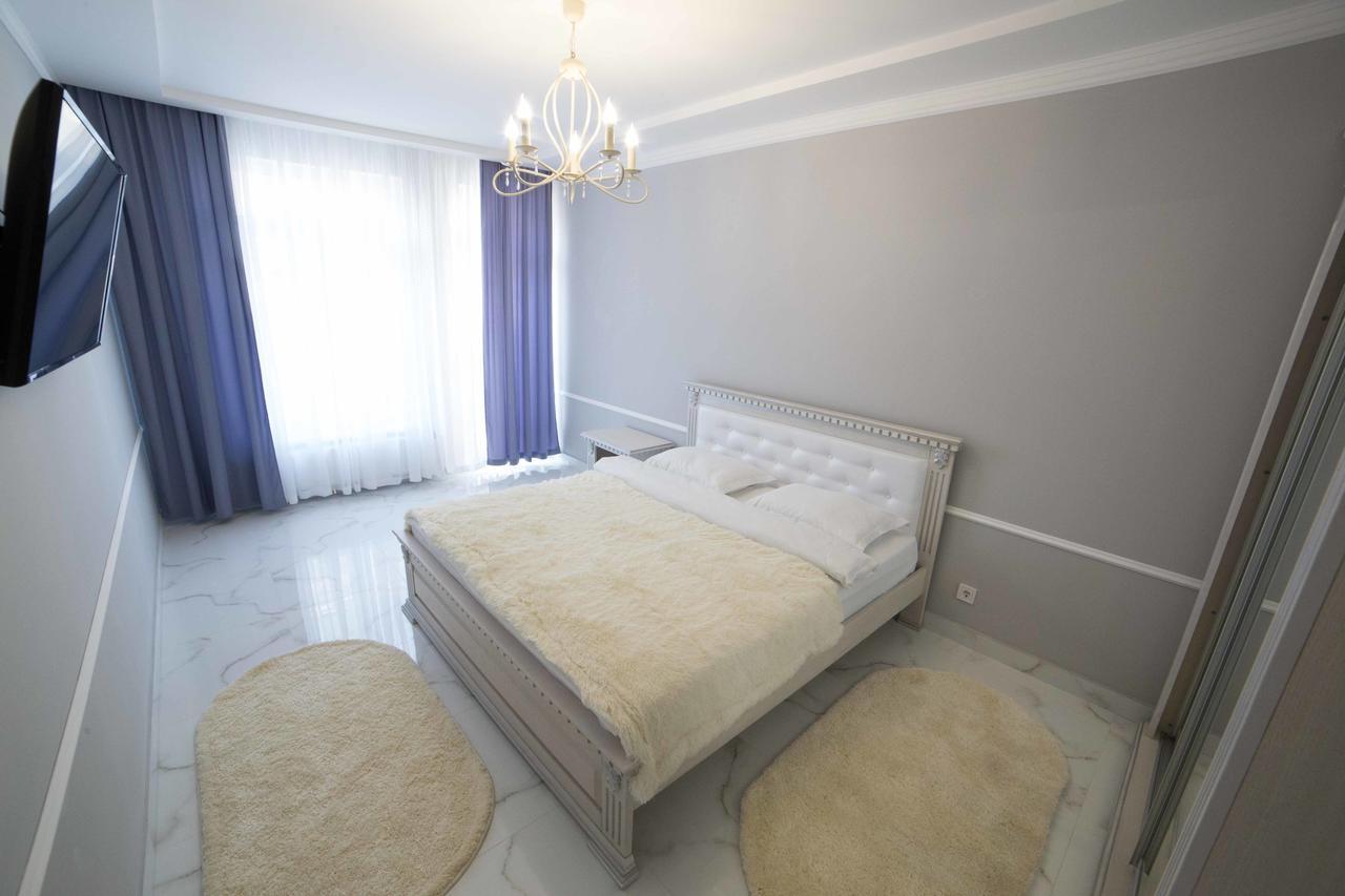Leogrand Apartments On Kulisha 36 Лвив Екстериор снимка