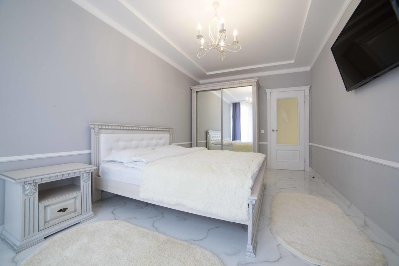 Leogrand Apartments On Kulisha 36 Лвив Екстериор снимка